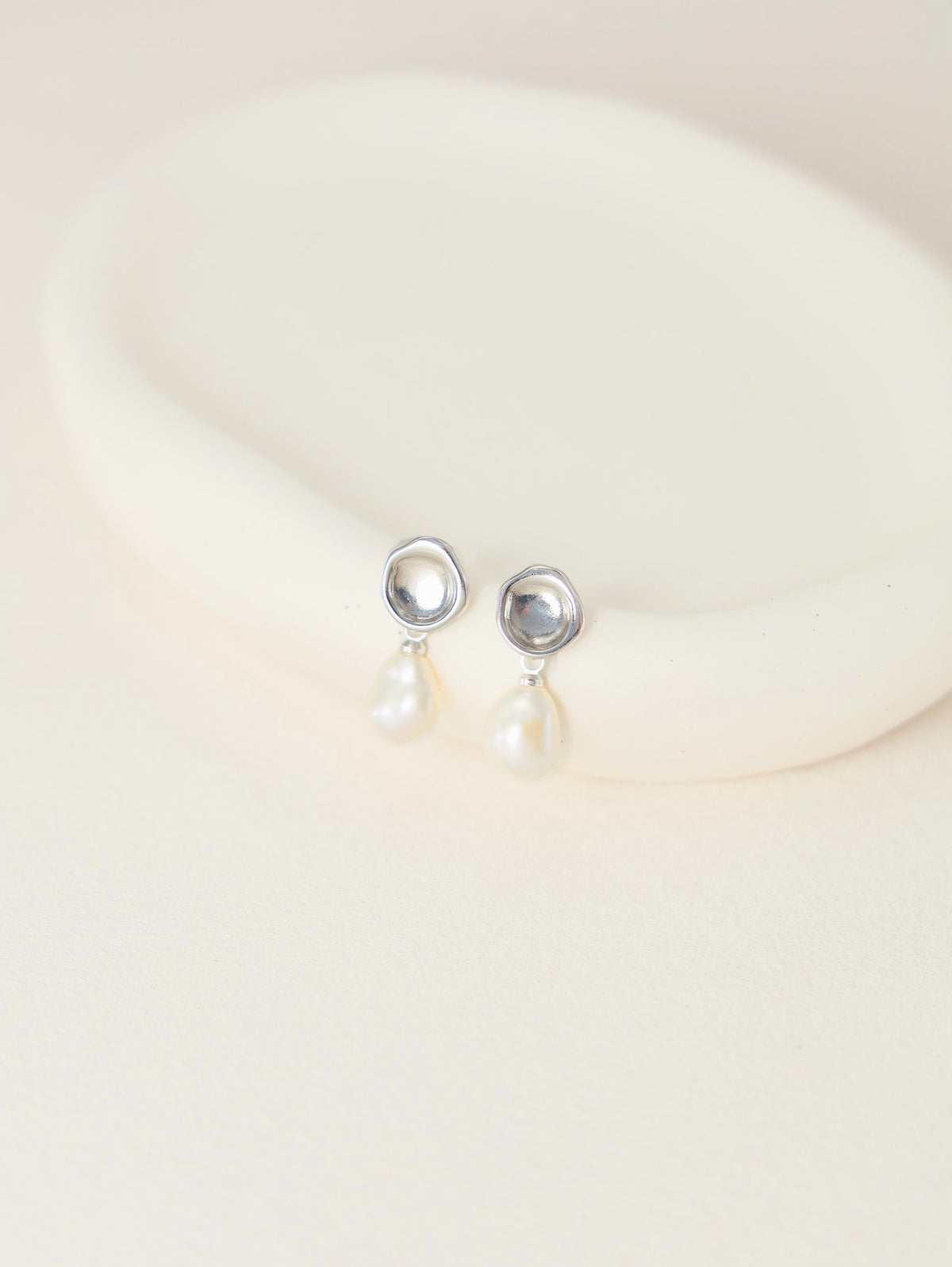 Baroque Pearl Drop Earrings – Silver