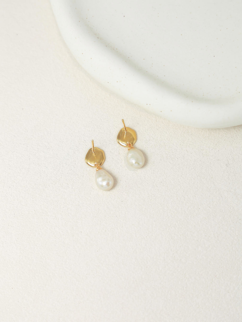 Baroque Pearl Drop Earrings – Gold
