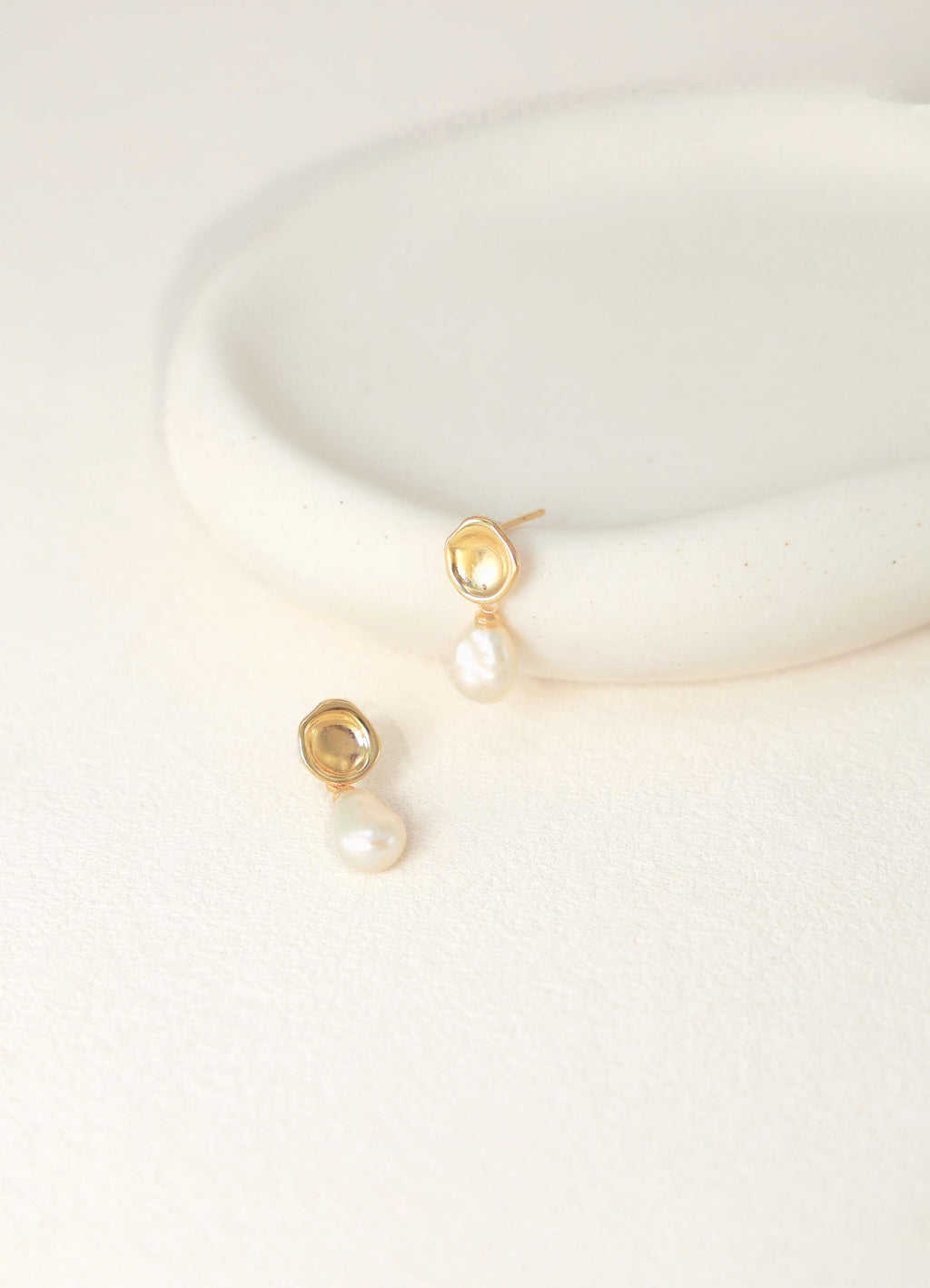 Baroque Pearl Drop Earrings – Gold