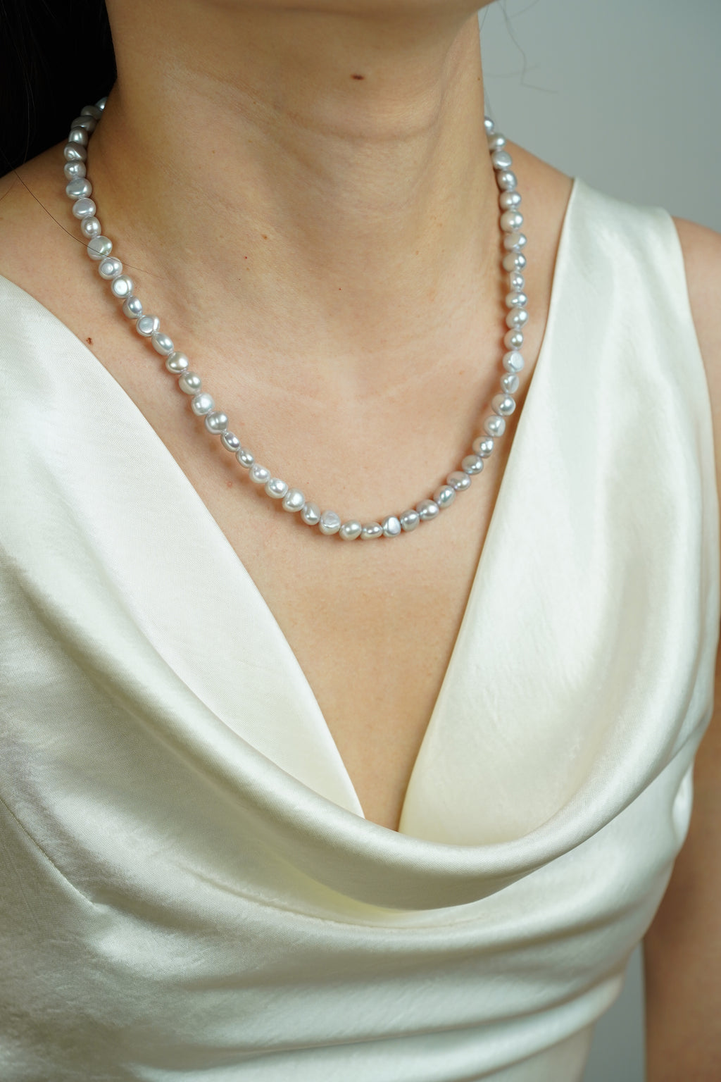 Twist Grey & White Pearl Necklace