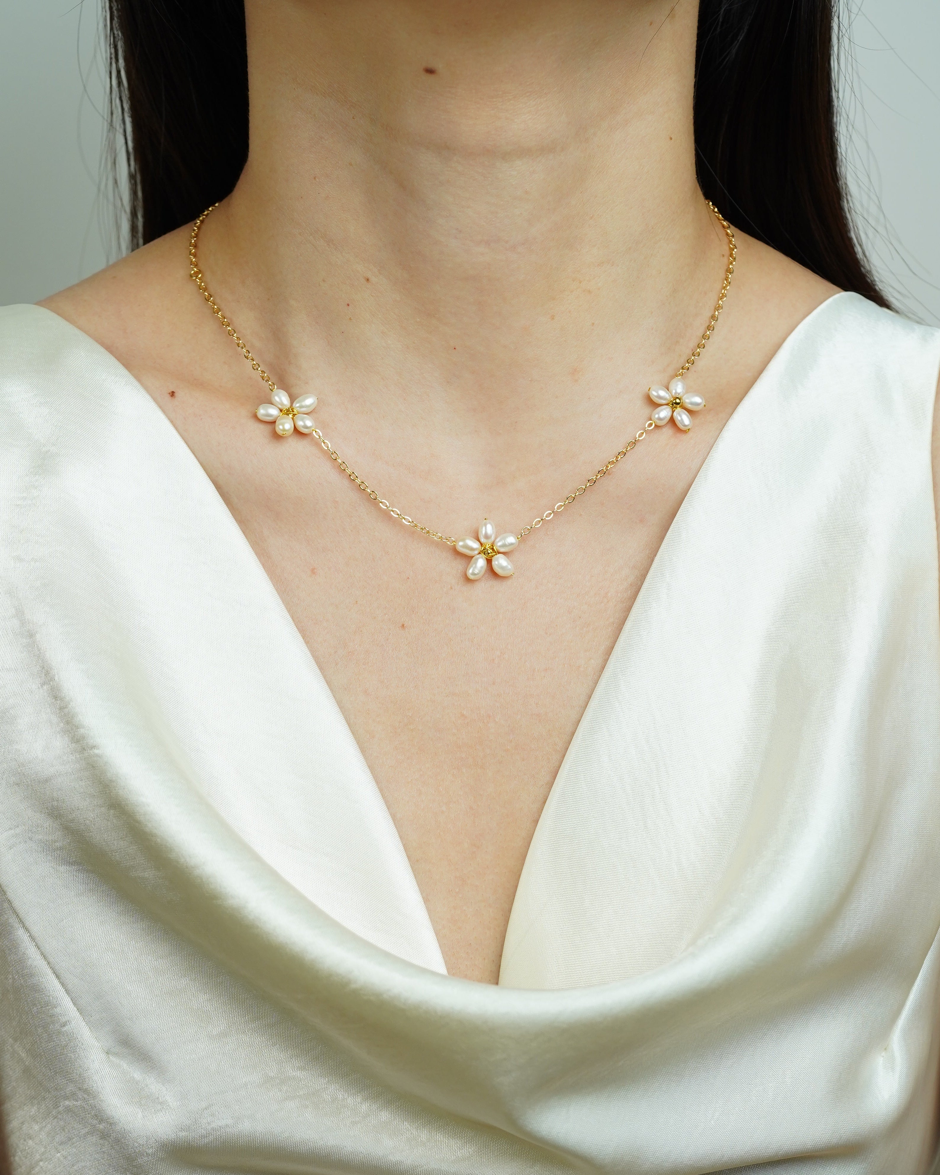 Daisy Pearl Necklace