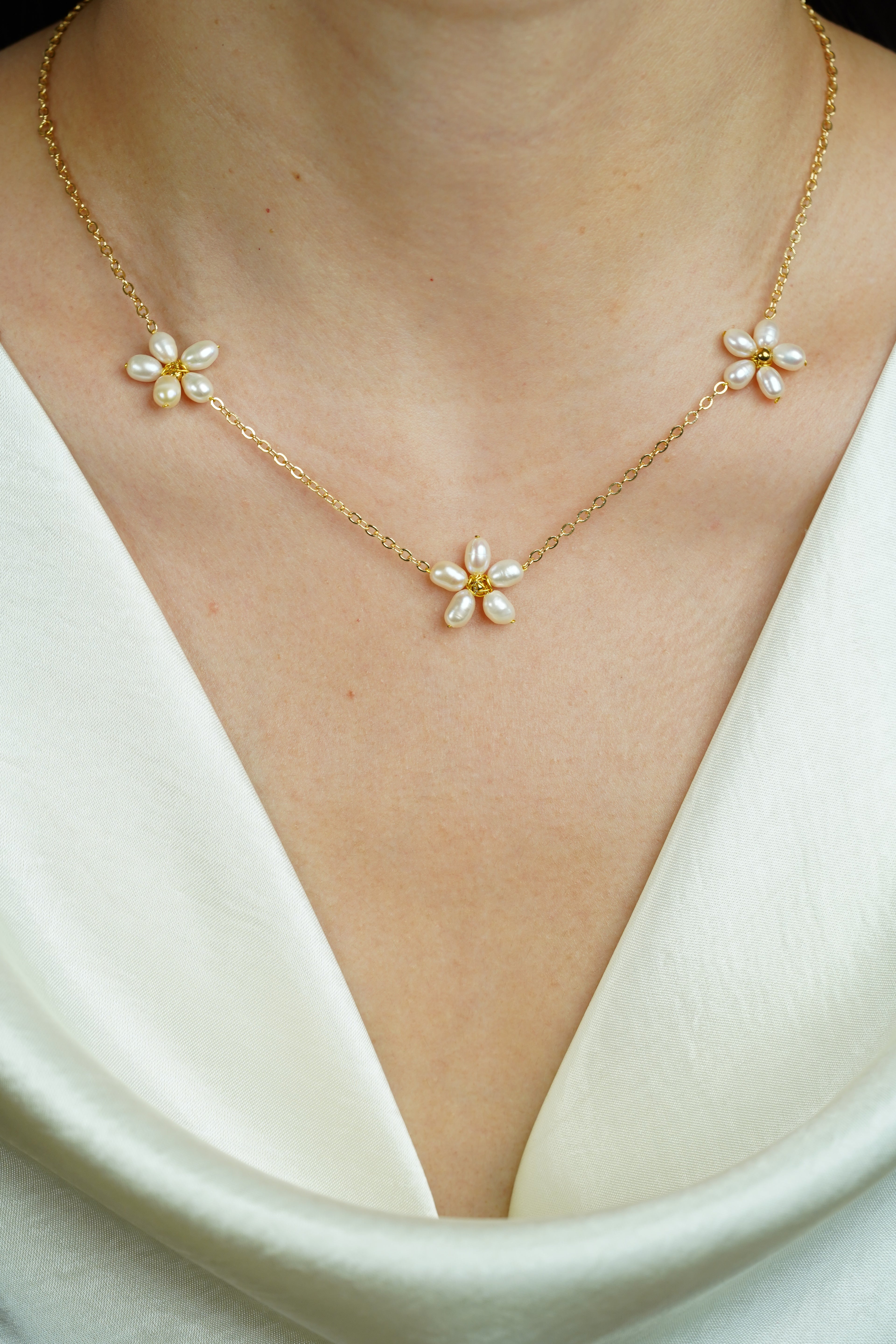 Daisy Pearl Necklace