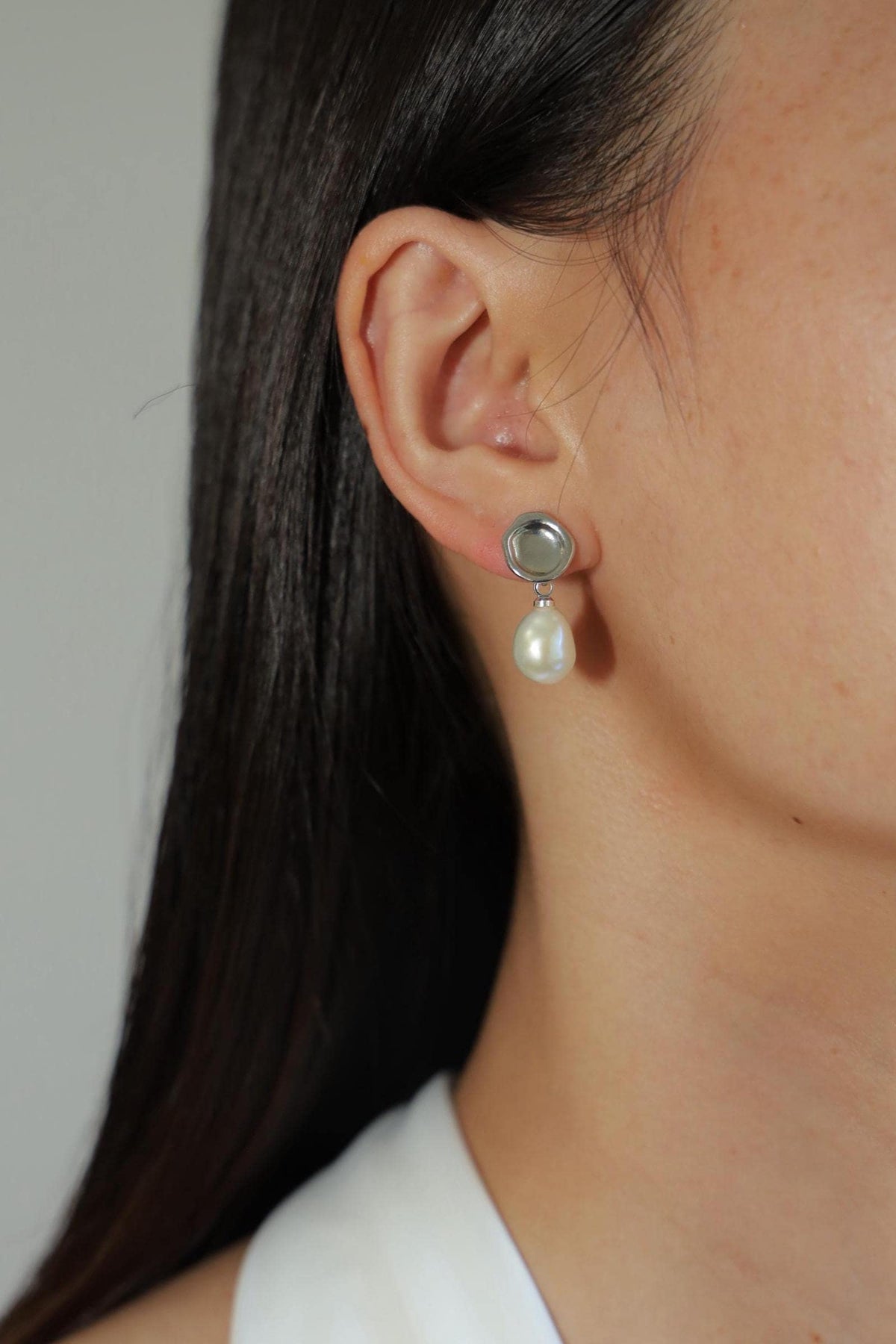 Baroque Pearl Drop Earrings – Silver