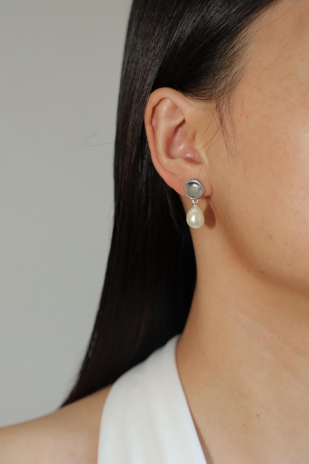 Baroque Pearl Drop Earrings – Silver