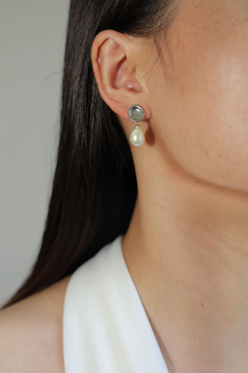 Baroque Pearl Drop Earrings – Silver