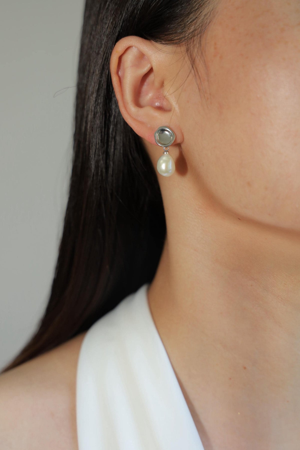 Baroque Pearl Drop Earrings – Silver