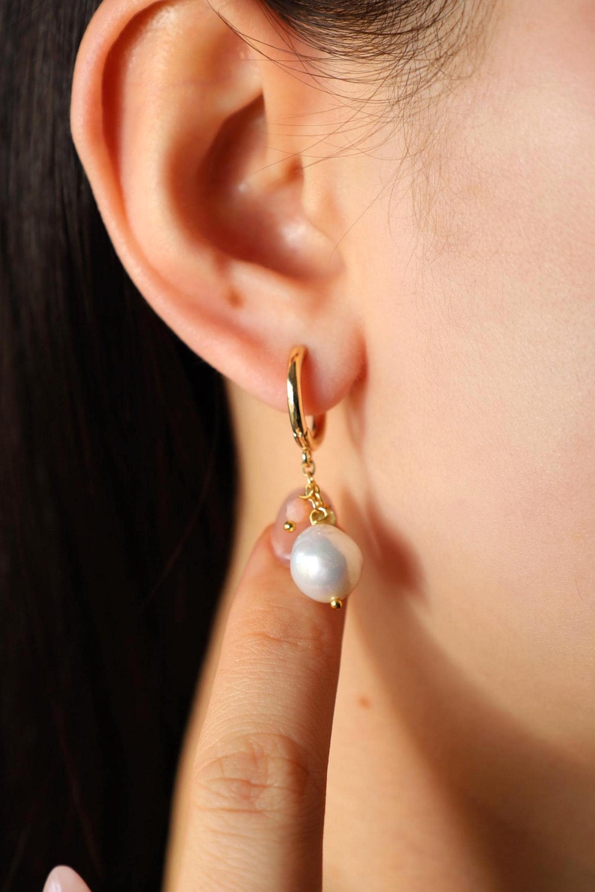 Baroque Pearl Huggie Earrings - AwarePearl 6